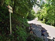 76 Arrivo del sent. 519 B sulla strada Forcella del Suchello-Tagliata-Cornalba